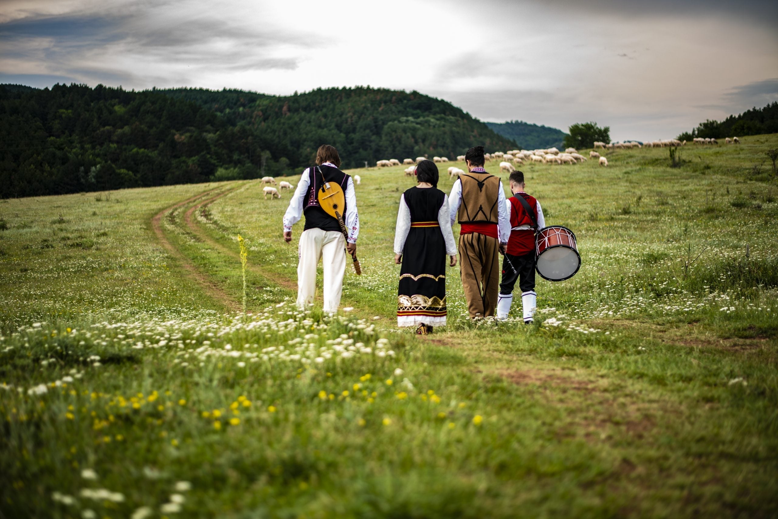 Outhentic – Razoral Dedo Live @ Studio 5